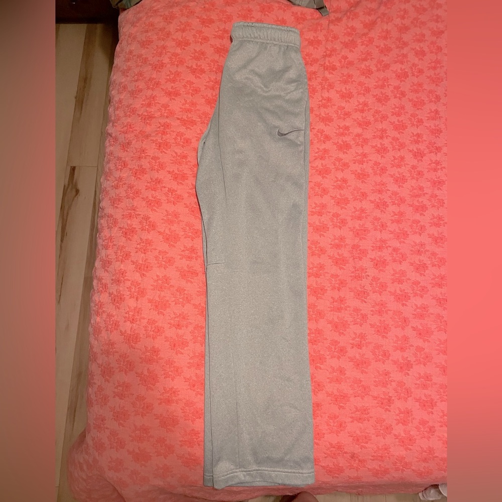 Therma Fit Mens nike gray running pants.